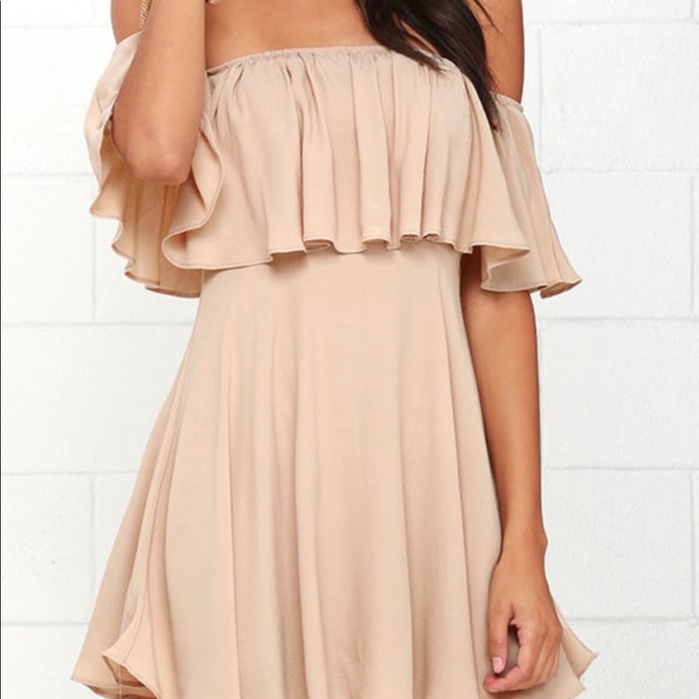 Never worn, beige off the shoulder Lulus Dress!